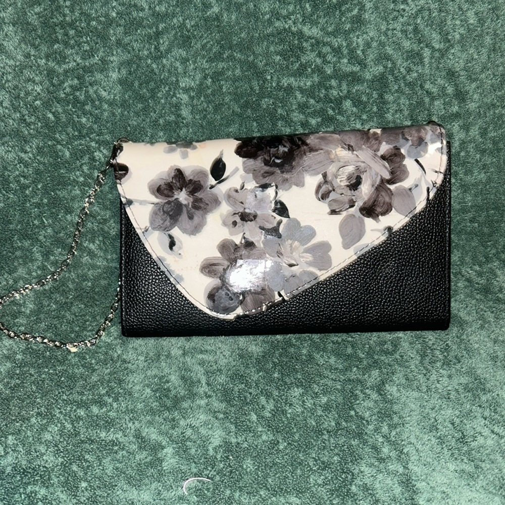 Gorgeous black flower silver chain strap bag
